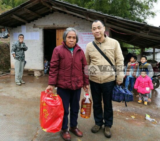 广西体育场等单位到藤县开展贫困户春节慰问活动