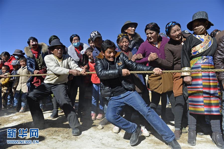 西藏尼木县群众举办迎新年活动
