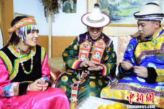 甘肃裕固族坚守传统保留原汁"年味"(图)