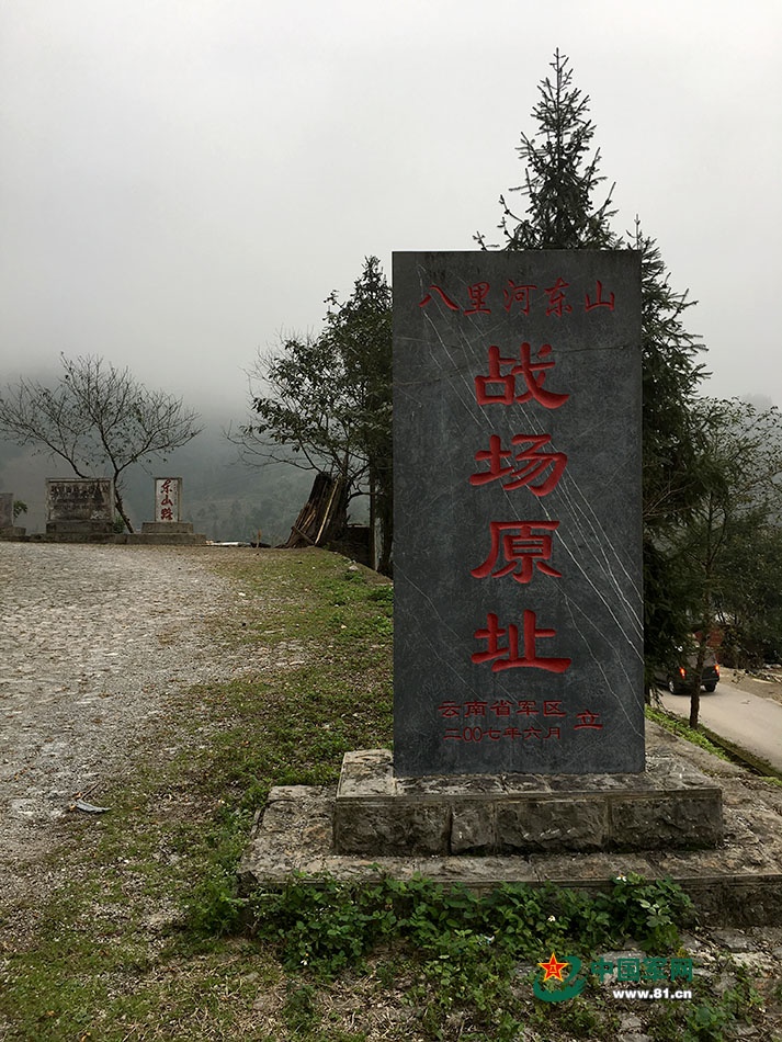 用生命检验他们手拉手走过雷场每一个角落