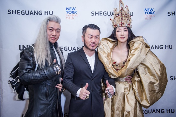 萨顶顶纽约时装周玩转行为艺术图