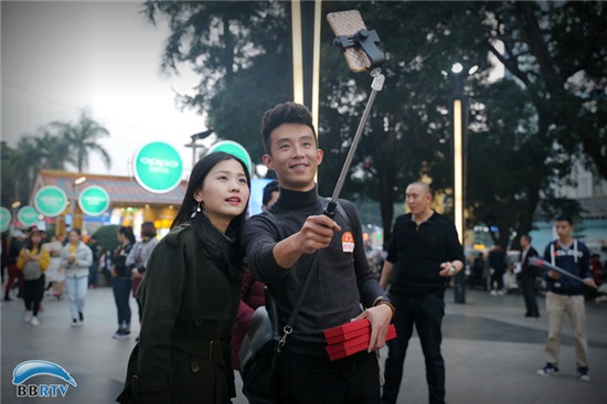 美女主播河流从ta们的世界路过