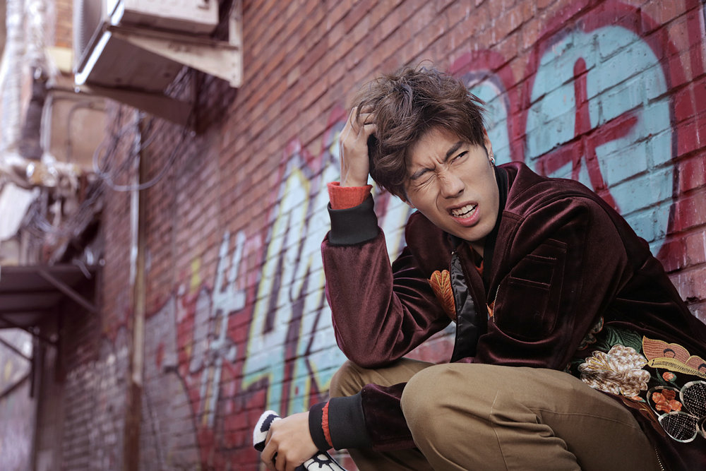 周游时尚大片曝光 痞帅鬼马超有型