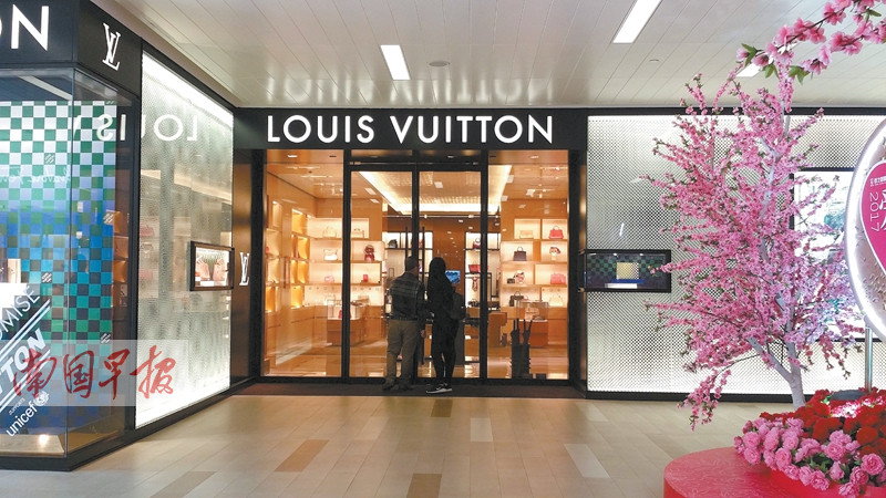 南宁开店六年多lv要撤了?店员:本月底停业(图) (3)