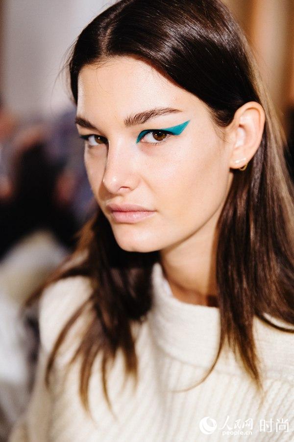 2017秋冬纽约时装周 夸张眼线致敬80年代
