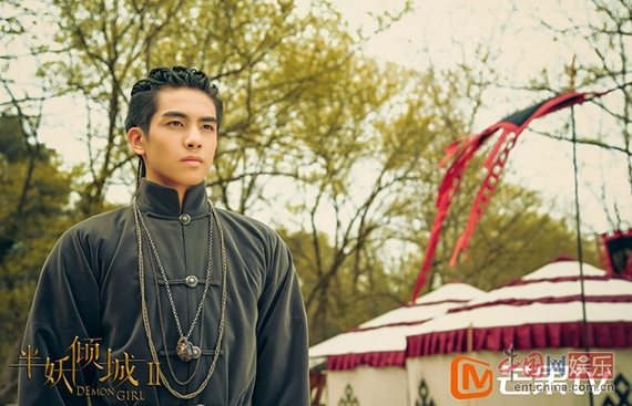 《半妖2》张馨予美艳上线 宋威龙上演星球大战