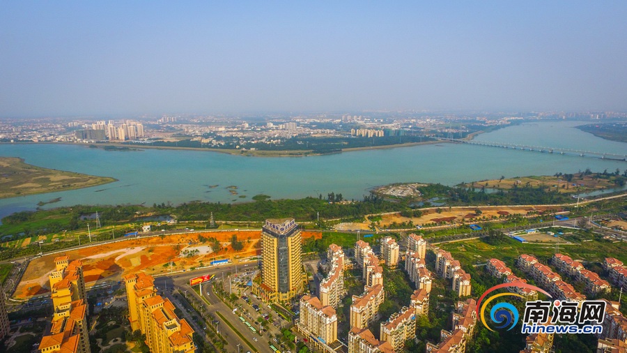 航拍海口南渡江"一江两岸"景观带 市民休闲散步好去处