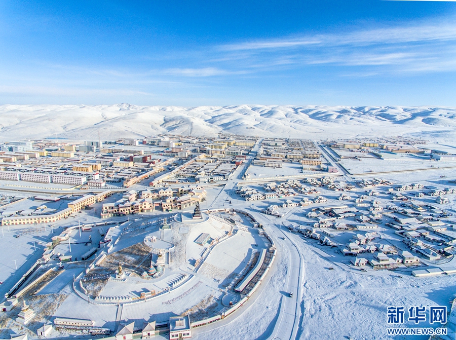 航拍:青海玛多县初春雪景 积雪不融如童话世界
