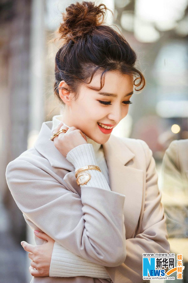 张杨果而街拍大片曝光 造型干练落落大方