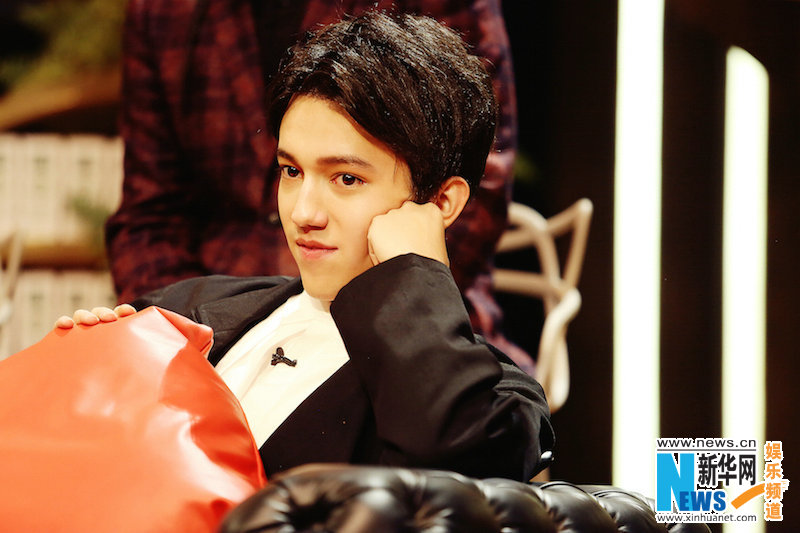 迪玛希《歌手》后台照曝光 表情呆萌十分可爱