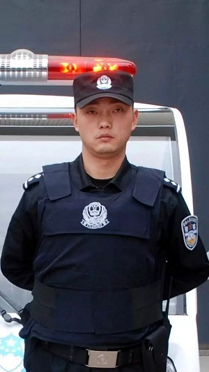 四川巴中獄警湯洪林:穿著最愛的警服犧牲在崗位