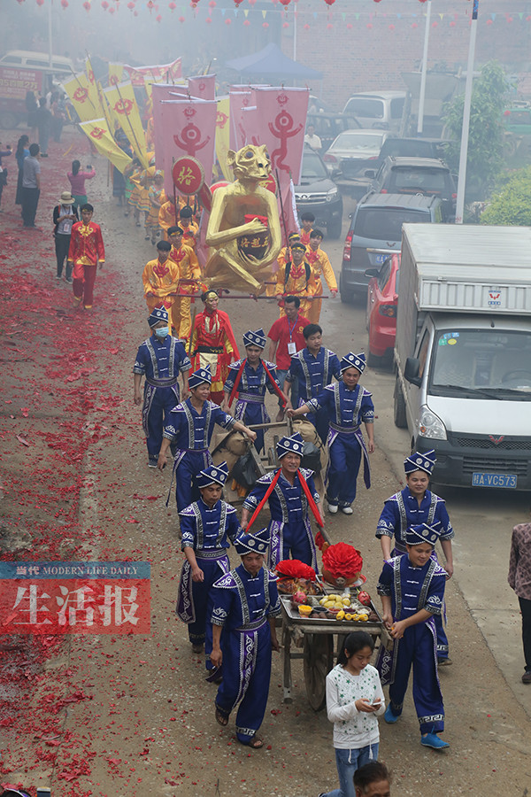 2016年中国壮乡·武鸣"壮族三月三"歌圩暨骆越文化旅游节上的民俗活动