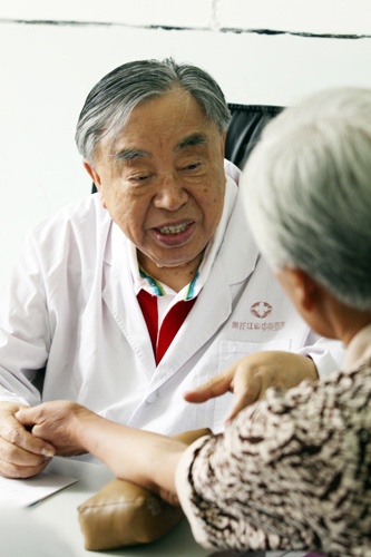 悬壶济世75载学高身正医之大者记国医大师张琪