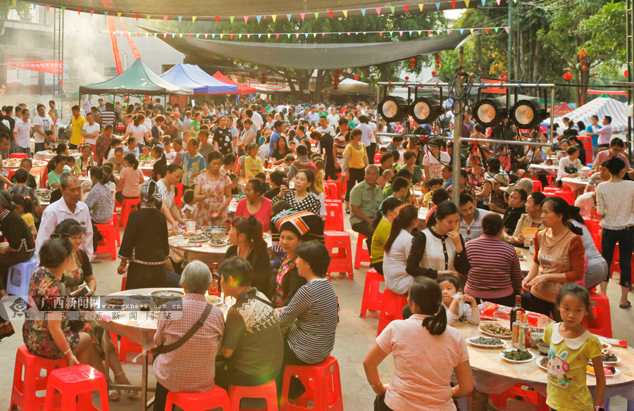 高清特色百家宴盛大开席千人共享诱人美食1114