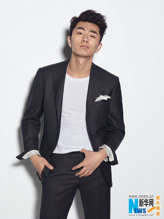 组图:张宁江曝酷帅休闲写真 魅惑展绅士风度