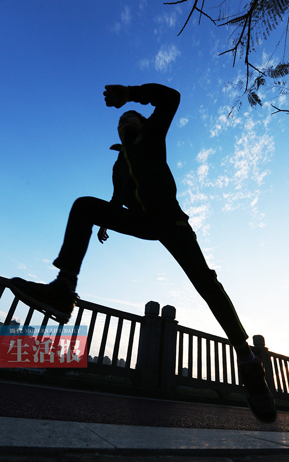 17日焦点图5户村民自筹资金自建跨贝江大桥2836