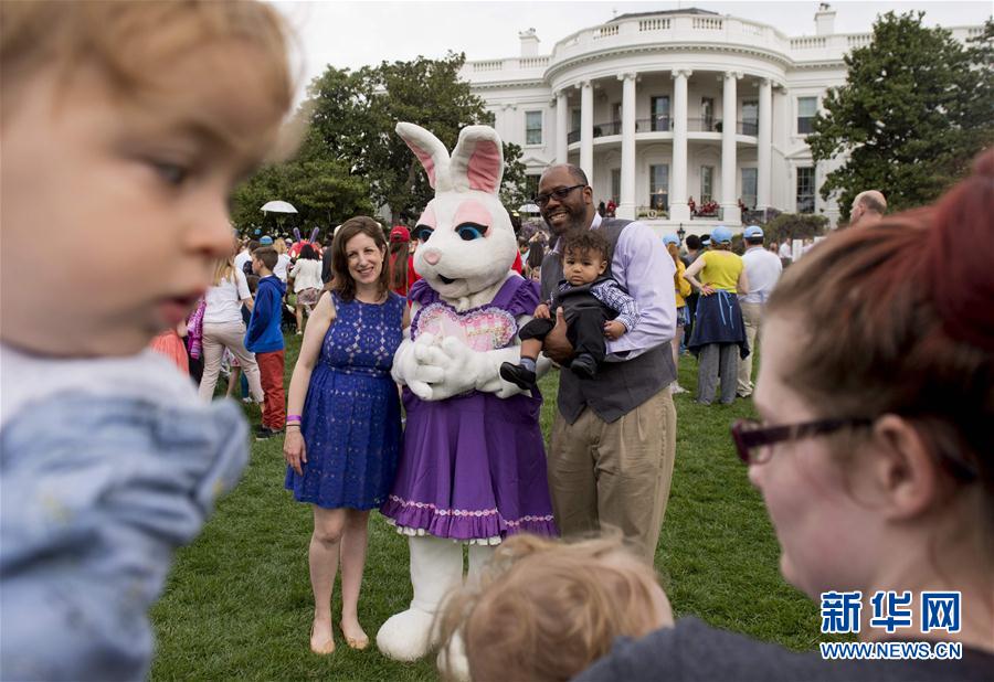 白宫举行复活节滚彩蛋活动