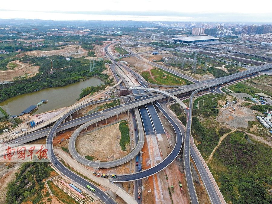 南宁市凤凰岭路-高速环路立交桥通车(图)