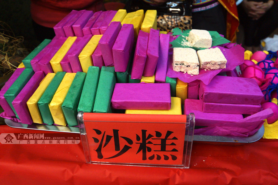 那坡各式美食涌现风流街 群众大饱口福眼福(组图)