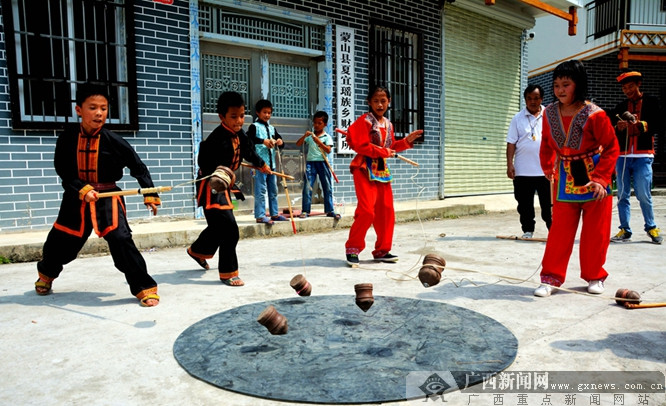 瑶族体育打陀螺