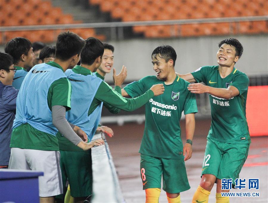 当日,在2017中国足协杯第三轮比赛中,杭州绿城队主场以4比3战胜辽宁开