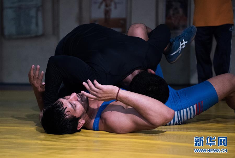 走近印度泥地摔跤