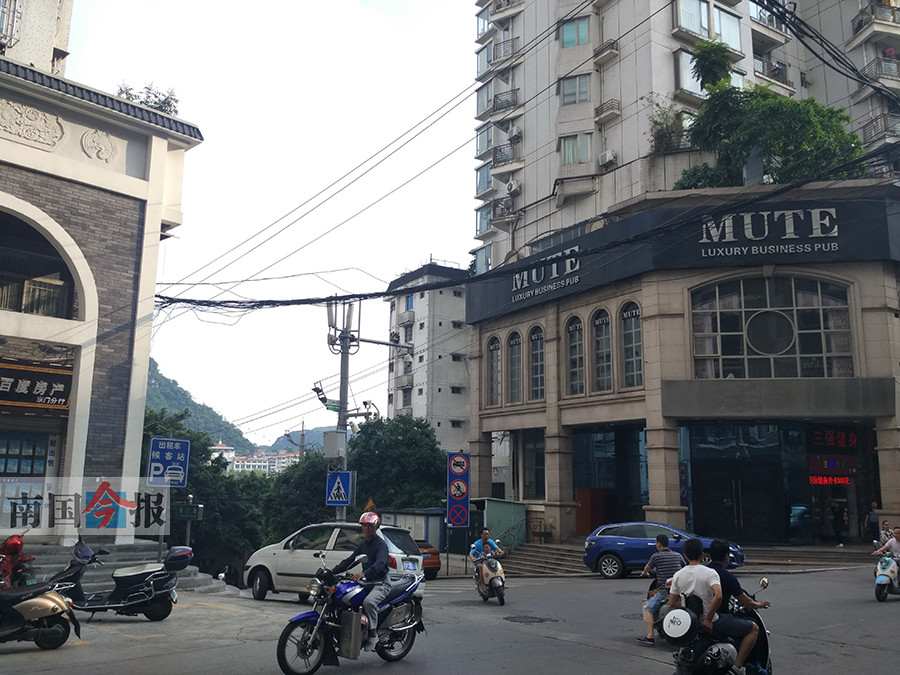 曙光东路东门菜市场与鸿府大厦之间的下坡路口,正是明清时柳州古城镇