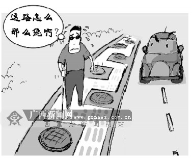 5月13日,江苏南京兴隆大街附近的居民发现,一段笔直马路上的盲道被修