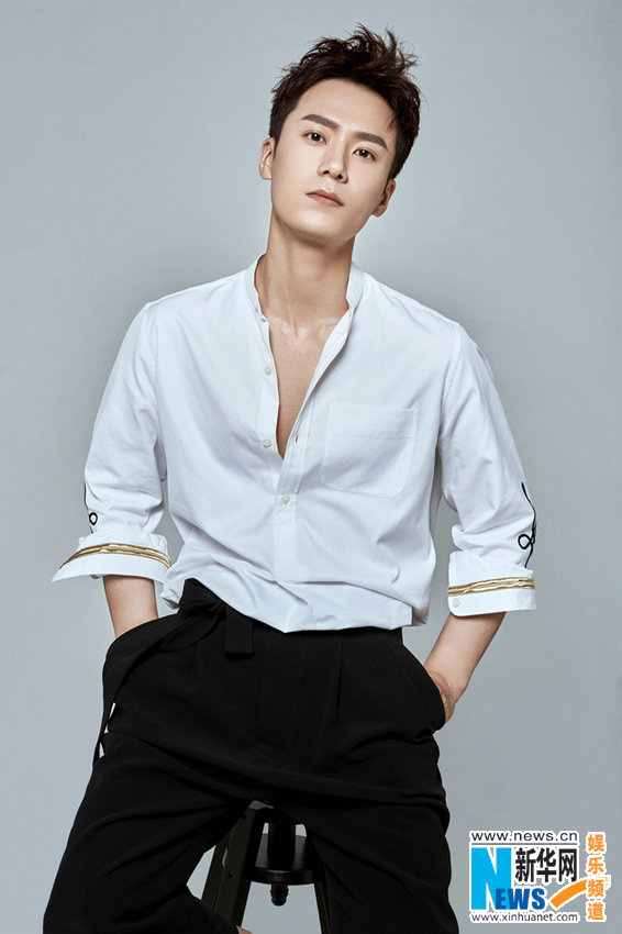 茅子俊曝夏日写真大片 白衬衫优雅贵气十足 (4)