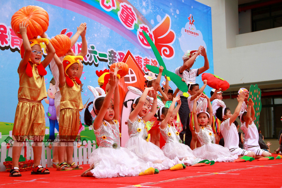 崇左庆六一亲子故事表演欢乐多组图