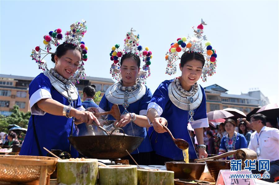 三江"侗族打油茶"是侗乡待客的最高礼仪之一,已于2014年列入广西壮族