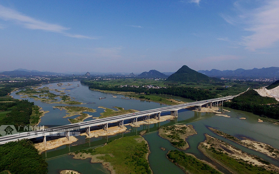 5月28日,航拍三柳高速公路洞诺大桥景观.广西新闻网通讯员 谭凯兴摄