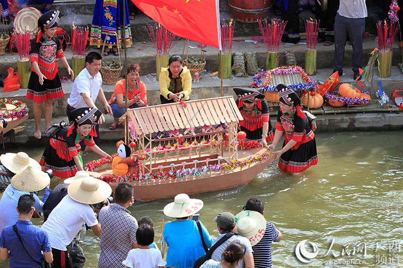 "霞客古镇"上林三里镇举行"渡河公"民俗活动(组图)