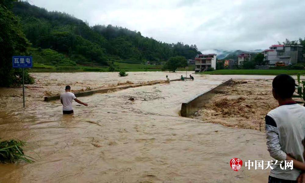 凤山遭遇强降雨袭击 受灾严重(组图|手机广西网