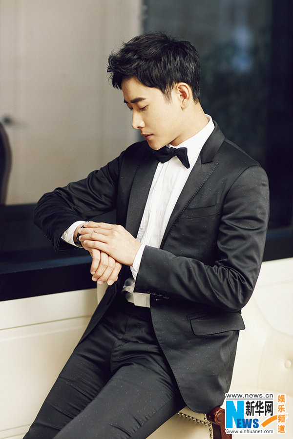 罗晋出席时尚活动台风稳健演绎黑白经典4