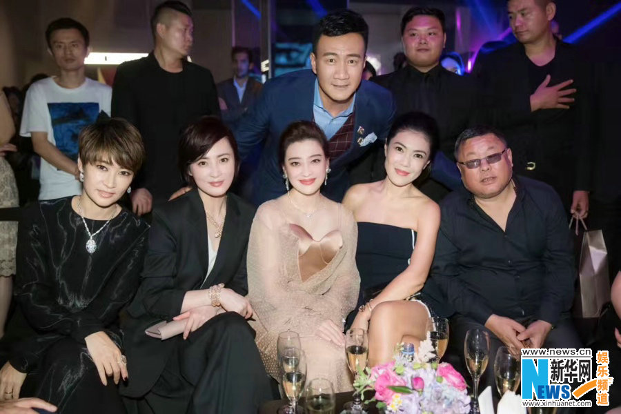 胡军绅士范尽显成熟魅力 (2)