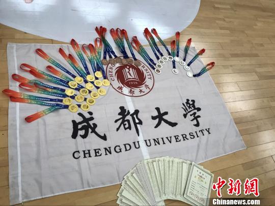 成都大学毕业证原件图片