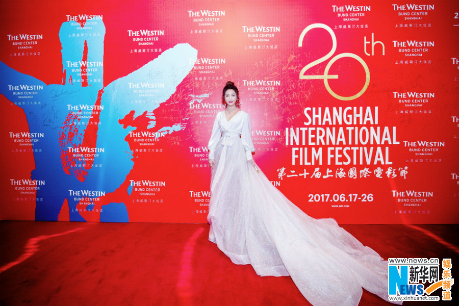 当日,第20届上海国际电影节金爵奖颁奖典礼在上海大剧院举行,众多明星