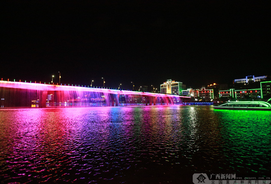 夜游绣江 网媒记者感受容县醉人夜色
