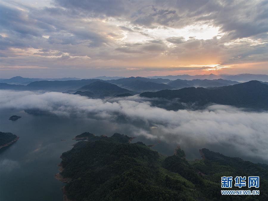 這是7月5日拍攝的霍山縣磨子潭水庫雲海日出.