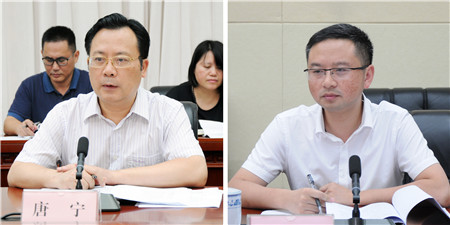 科大讯飞股份有限公司副总裁赵志伟(右)参加座谈会
