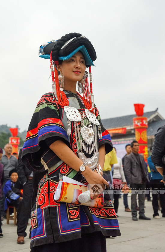 彝族姑娘-广西新闻网