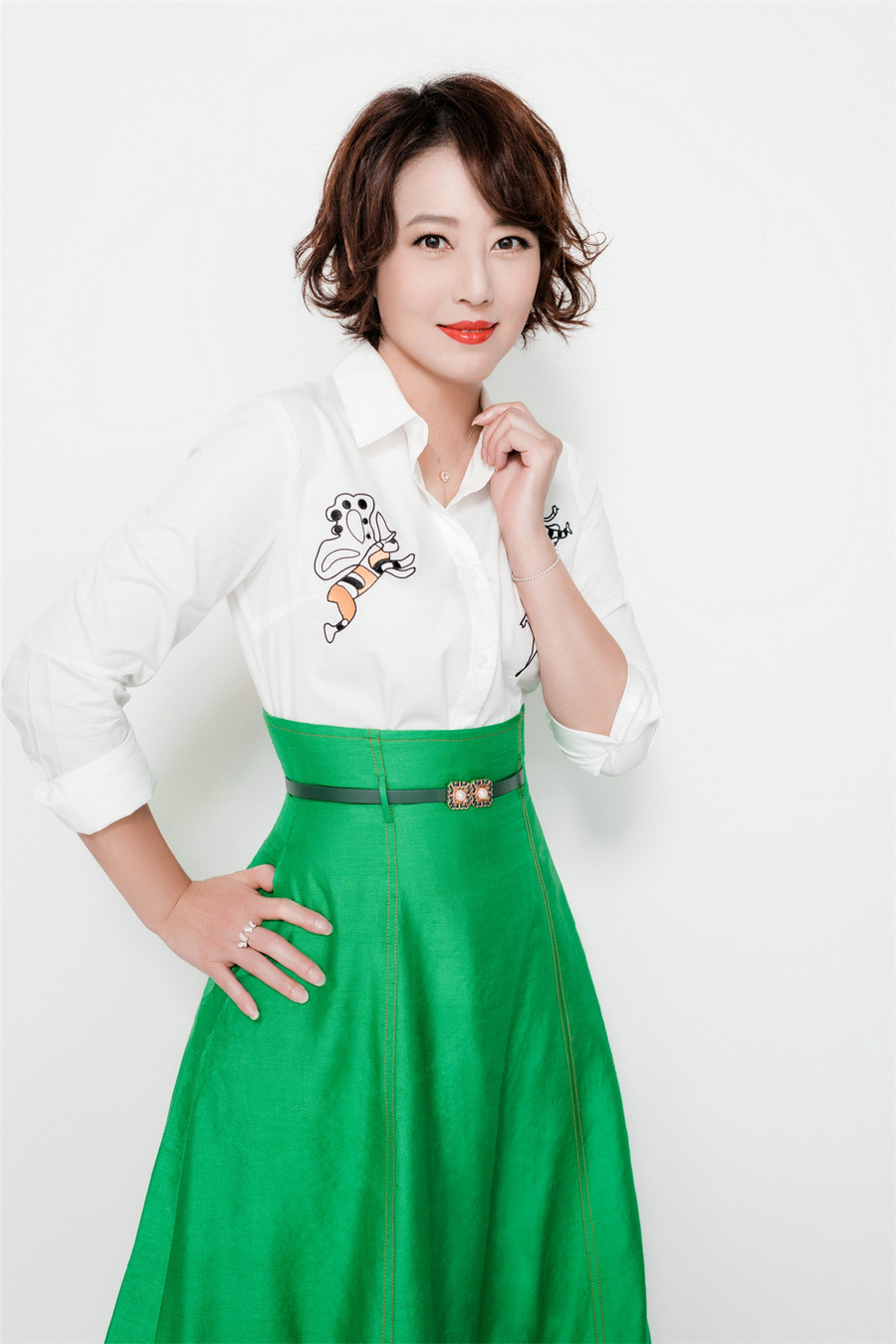 周海媚凸显坚韧性格致力公益传递正能量