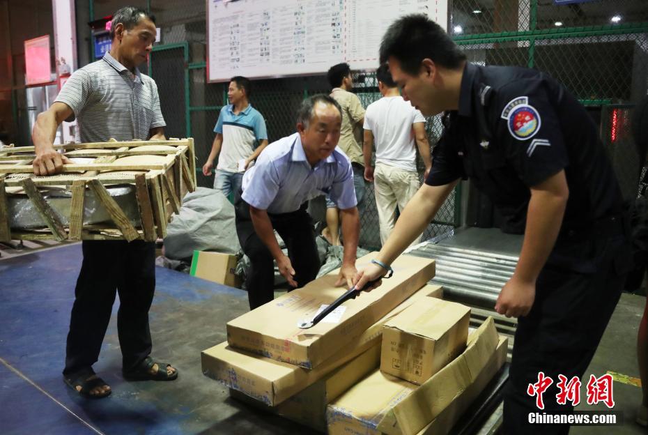 探秘航空货邮如何安全"坐"上飞机