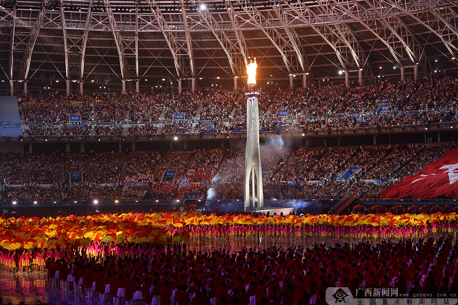 第十三届全运会大幕拉开 广西代表团闪亮出场(图)