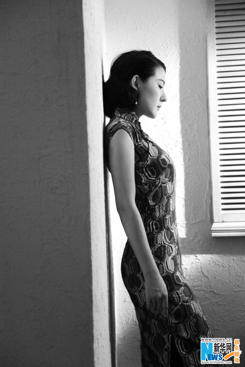 热依扎旗袍写真曝光 精致温婉造型妩媚含蓄