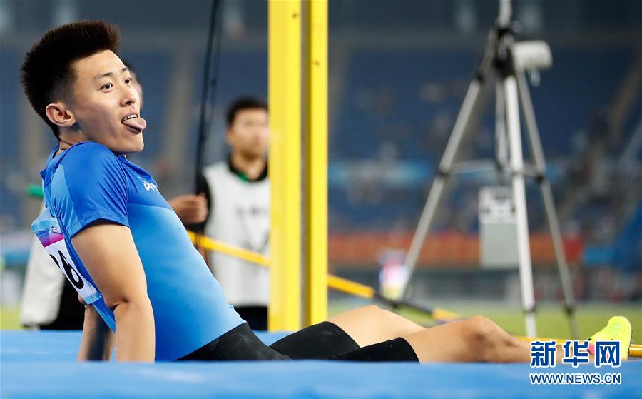 高清组图:全运会薛长锐男子撑杆跳夺冠