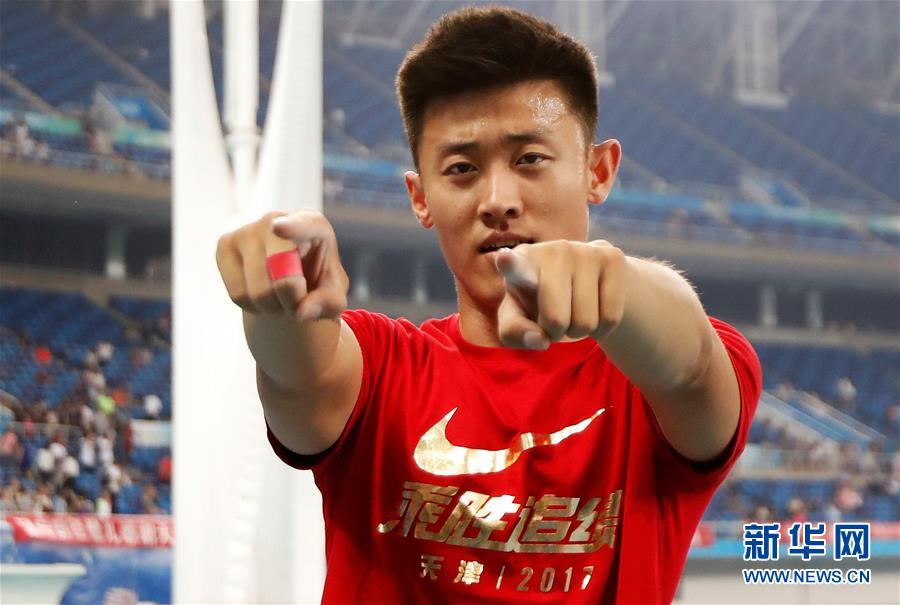 高清组图:全运会薛长锐男子撑杆跳夺冠