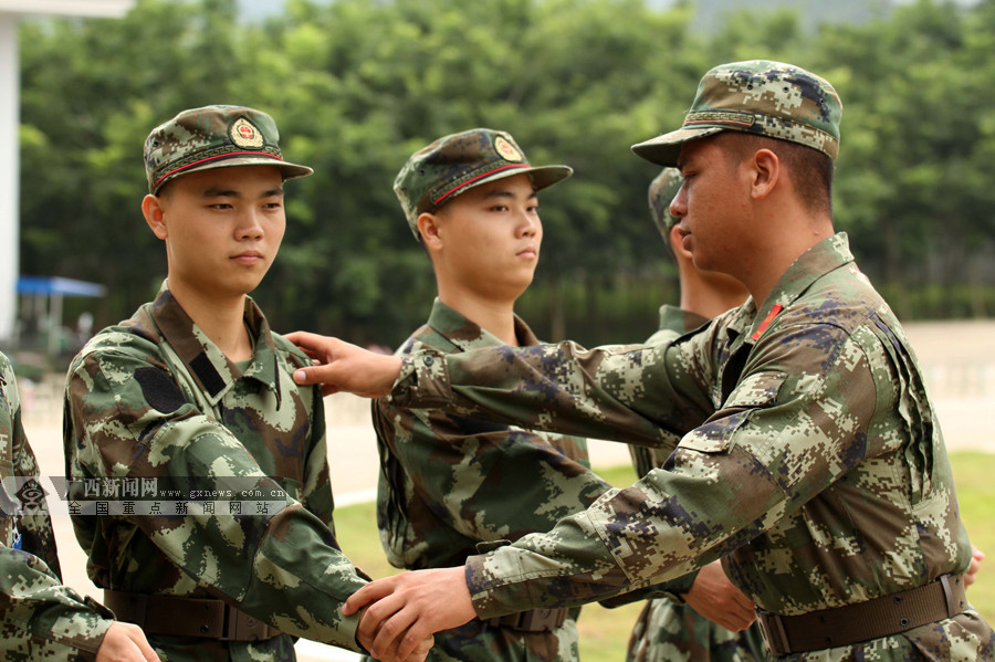 崇左武警双胞胎兄弟的兵之初组图