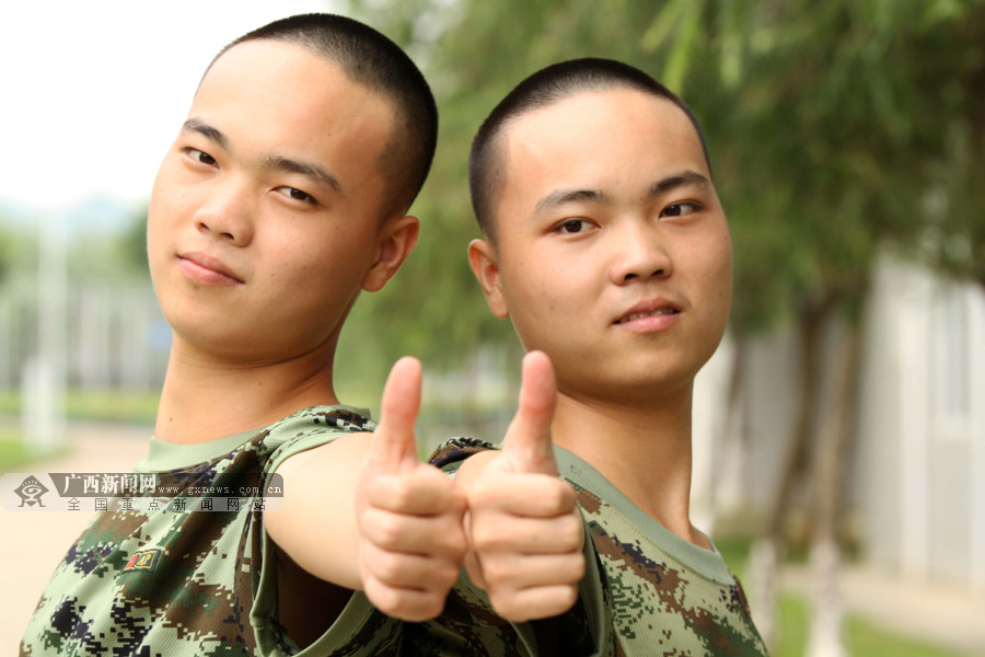 崇左武警双胞胎兄弟的兵之初组图713